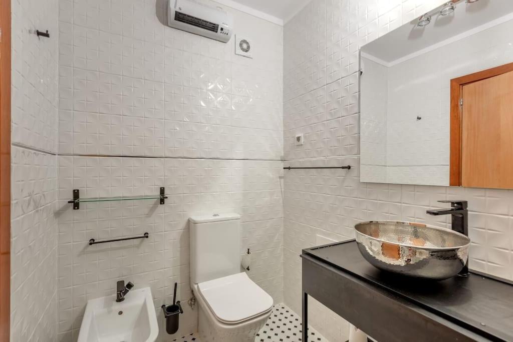 Spacious 3-Bedroom Condo In Лиссабон Экстерьер фото