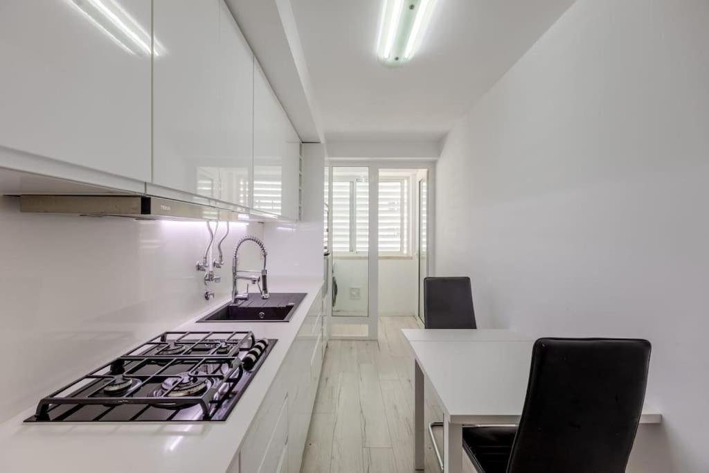 Spacious 3-Bedroom Condo In Лиссабон Экстерьер фото