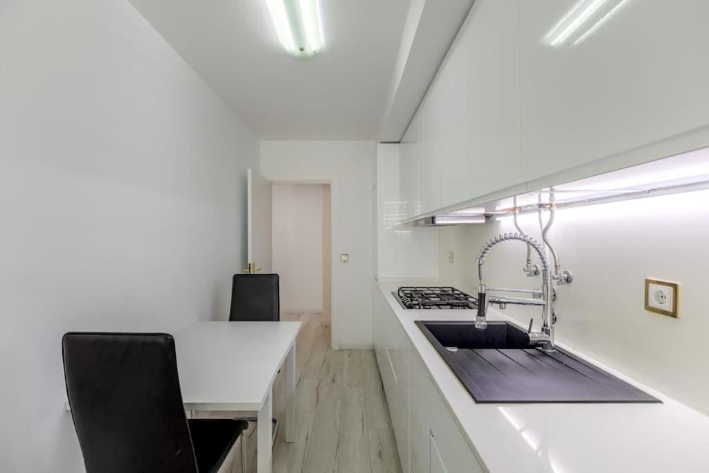 Spacious 3-Bedroom Condo In Лиссабон Экстерьер фото